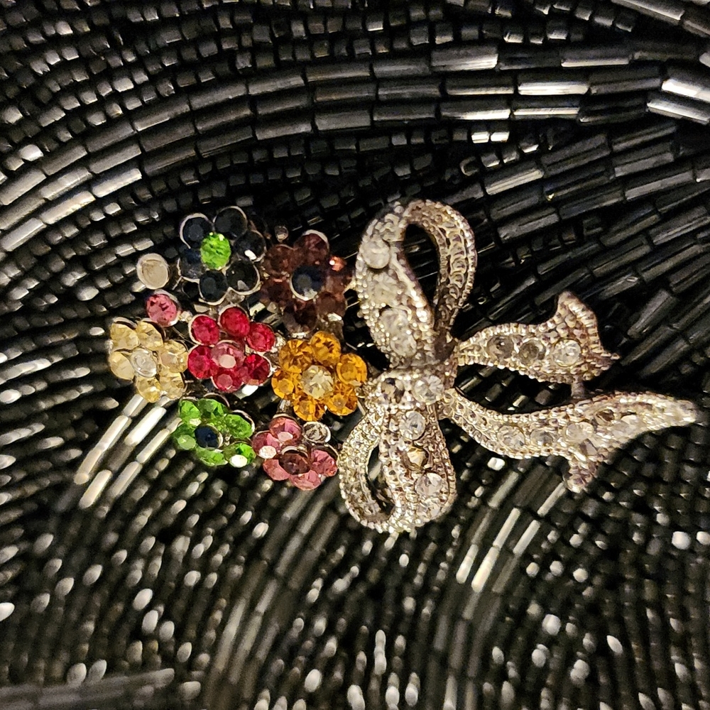 Swarovski Crystals Vintage Brooche - Picture 2 of 3